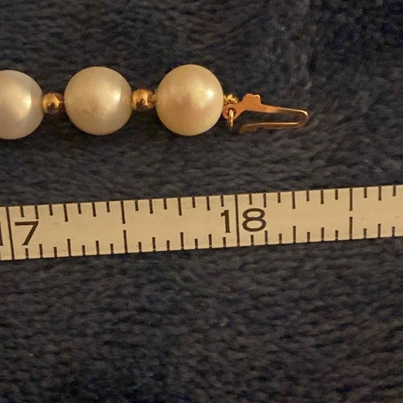 Pearl Necklace with 14K Gold Elegant and Class in one - Picture 11 of 17